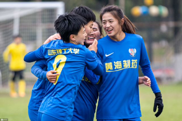 通讯体育界：女足巨星联袂征战国际赛场